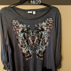 😍Beautiful butterfly top Plus size and fabulous